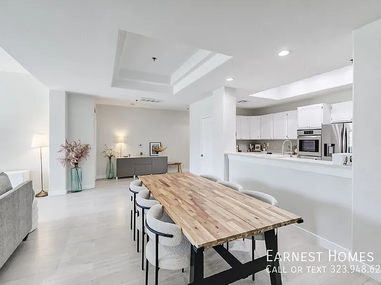 4348 Mammoth Ave #303 — Photo 5