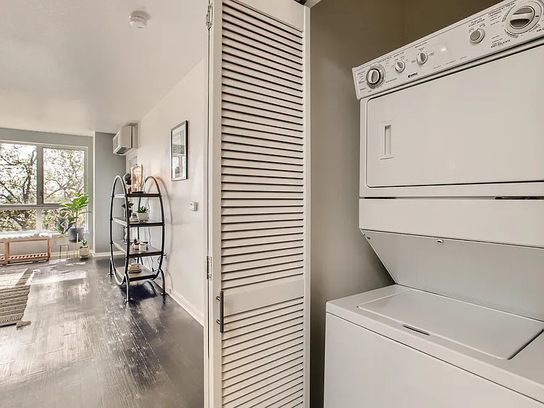 245 SW Lincoln St — Photo 15