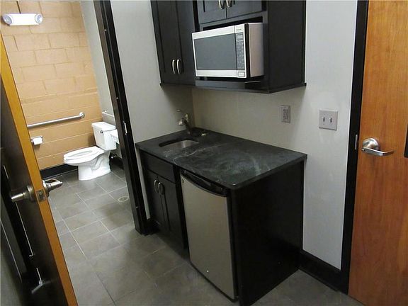 4th image of 620 N College Ave Ste 208