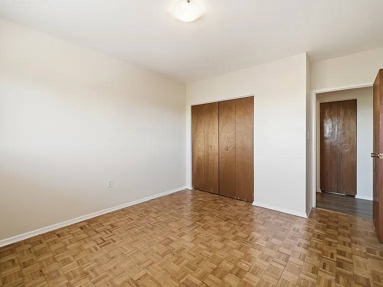 1200 Fennell Ave E — Photo 20
