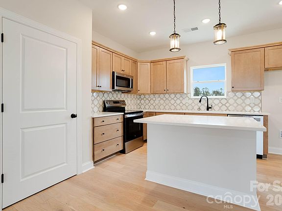 4th image of 1941 Maiden Salem Rd