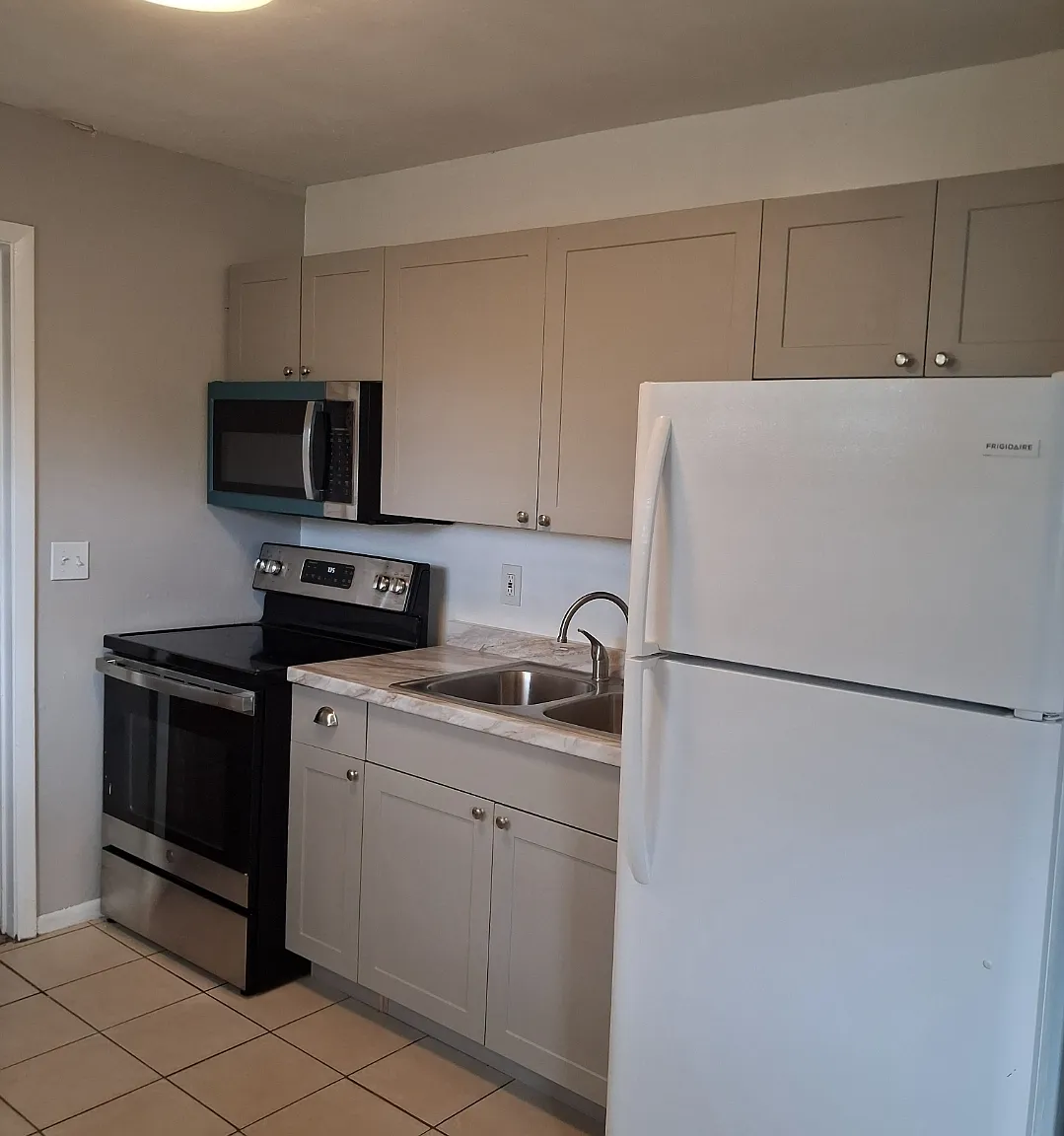 2 bed, 750 sqft, $1,600 — Photo 1