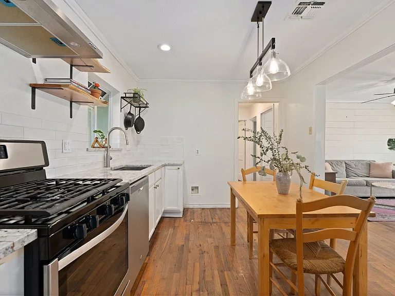 431 Irvington Dr — Photo 10