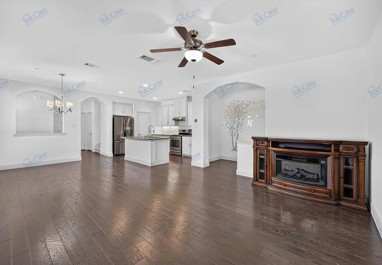 3 bed, 2.5 bath, 1969 sqft, $2,475 — Photo 3