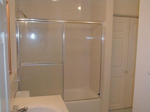 Shower/Bathroom