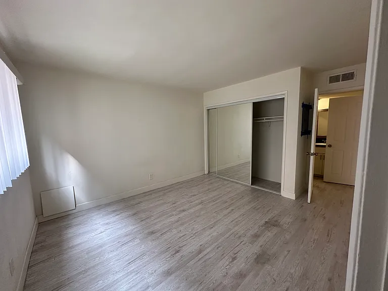 1710 Purdue Ave #103 — Photo 17