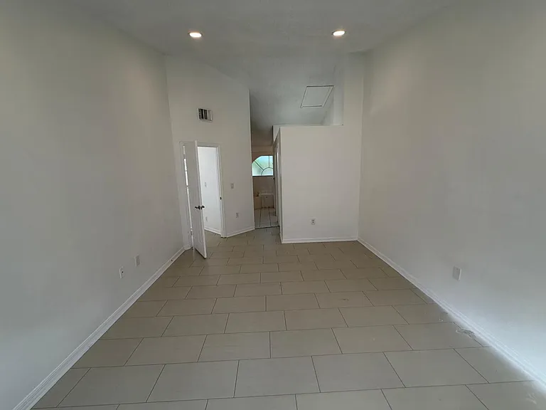 3780 Amalfi Dr — Photo 42