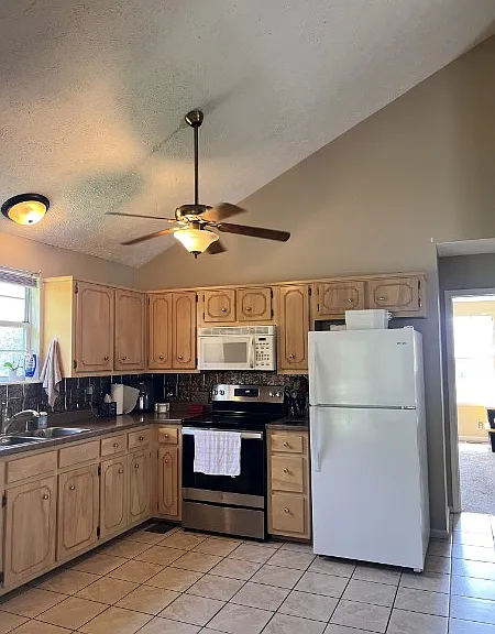 100 Ashley Cv — Photo 6