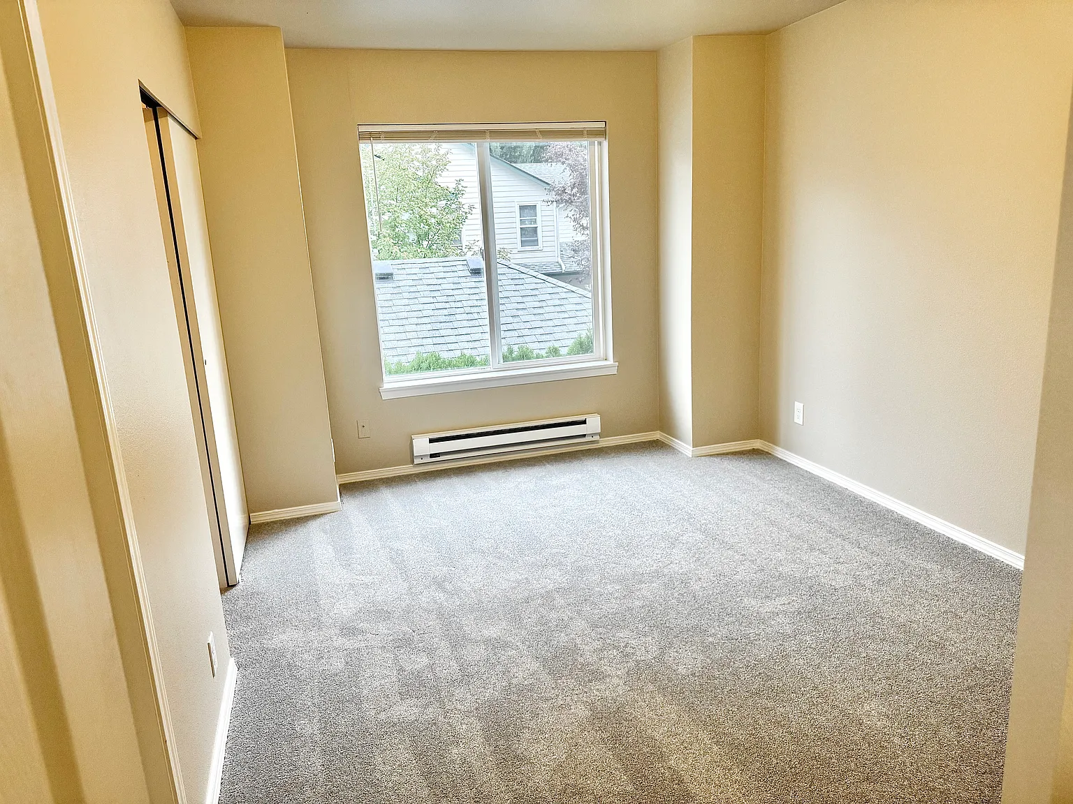 2 bed, 1001 sqft, $2,200 — Photo 3