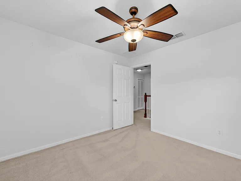 112 Kildrummy Ct — Photo 28