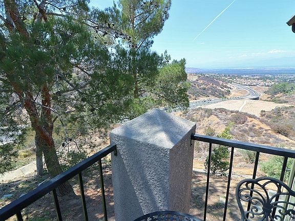 2nd image of 2572 Avenida Del Vis #M204