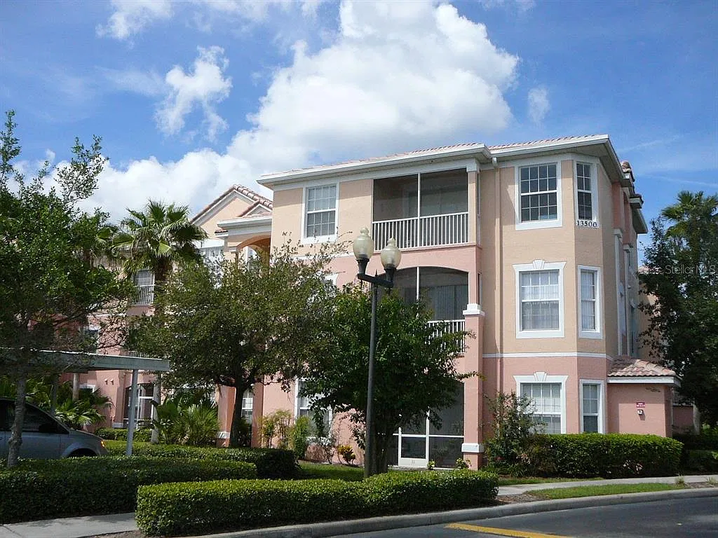 3 bed, 2.0 bath, 1408 sqft, $1,950 — Photo 1