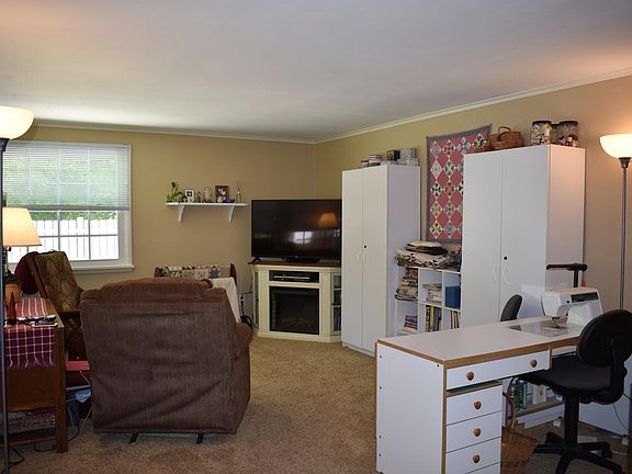 3rd image of 1057 Butternut Ave