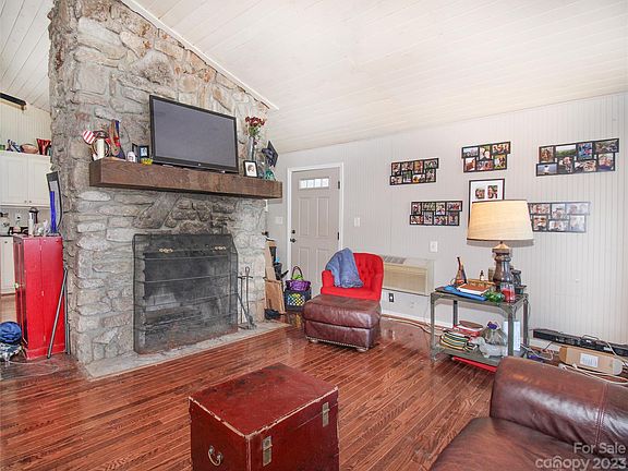 4th image of 231 Sarvis Ln