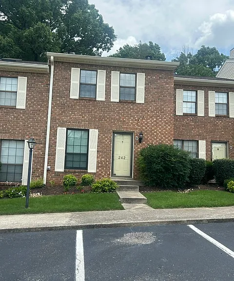 242 Thistle Ln — Photo 1