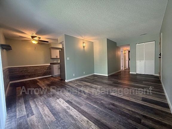 3rd image of 3405 Holdrege St #201