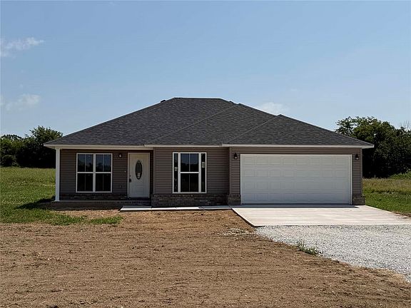 3rd image of 186 Stella Ct