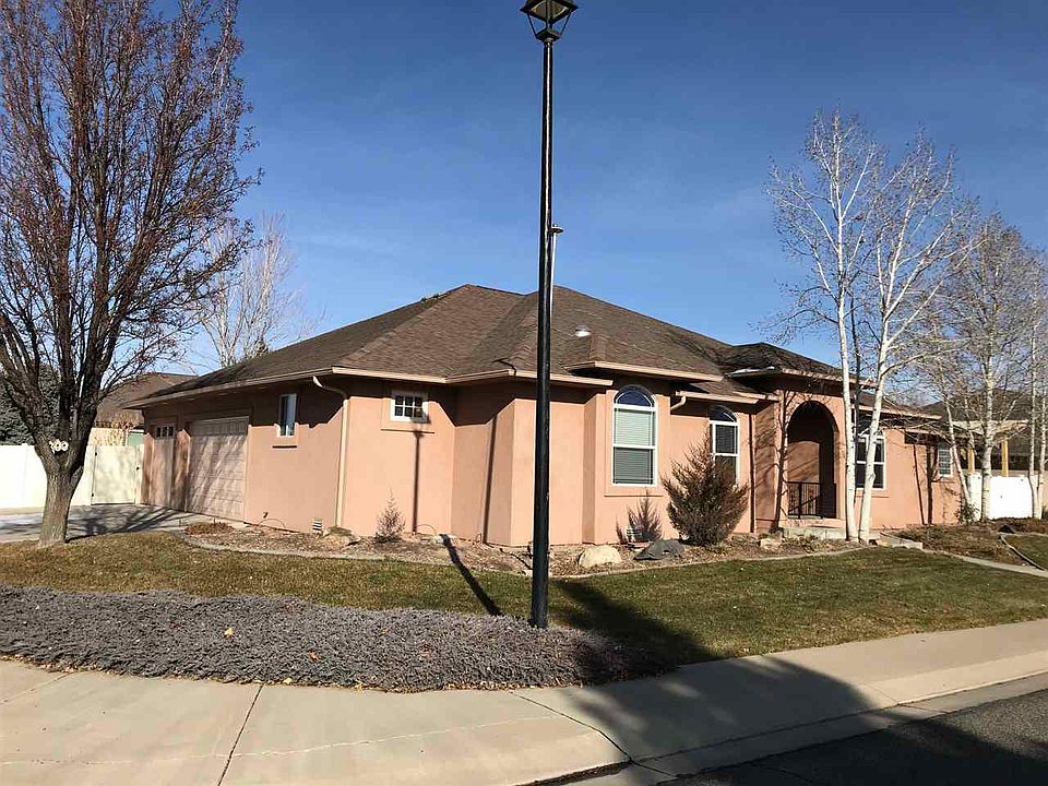 1st image of 2536 Applewood Pl
