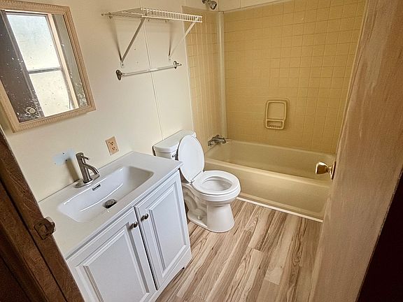 4th image of 105 Lincoln St #101-B