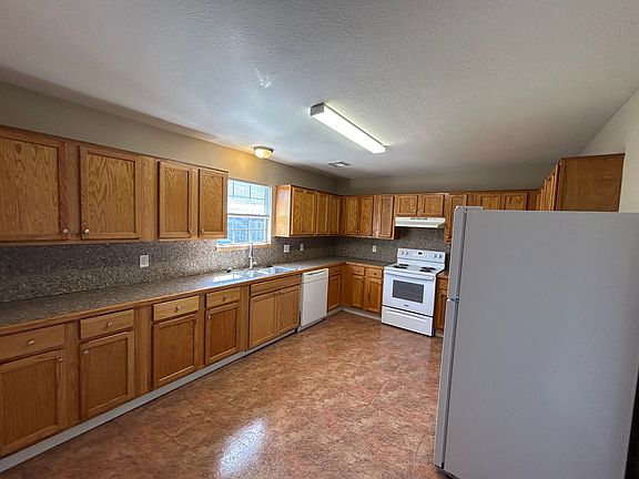 4th image of 5017 Weston Dr