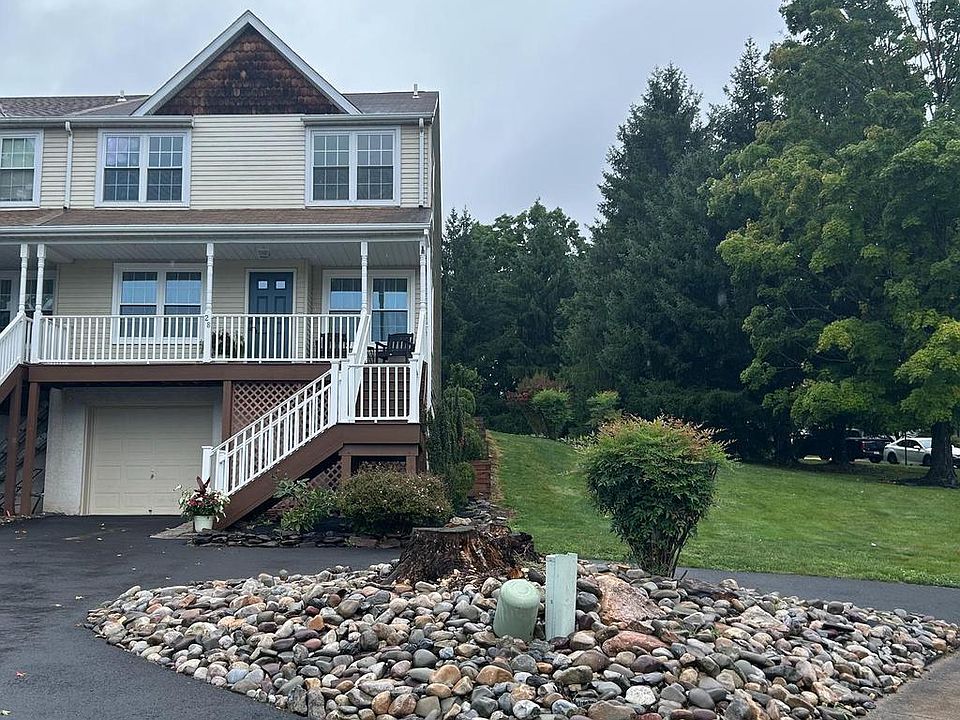 1st image of 28 Cottonwood Dr