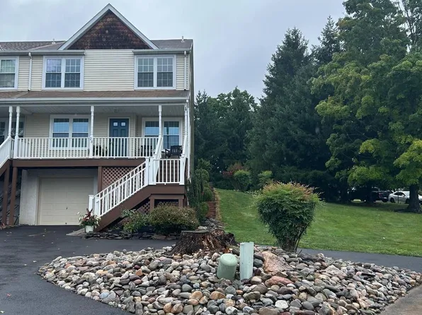 28 Cottonwood Dr, Holland, PA 18966
