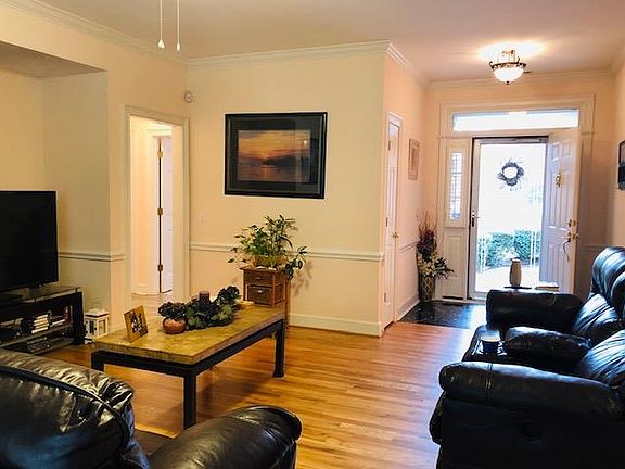 4th image of 1451 Riverbank Dr