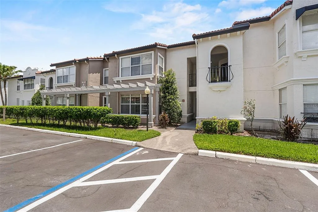 1 bed, 1.0 bath, 711 sqft, $1,350 — Photo 3