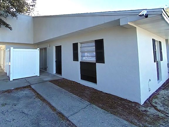 2nd image of 2921 SE 52nd Ave #C