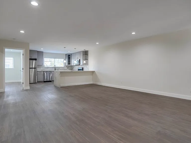 2330 S Corning St — Photo 19