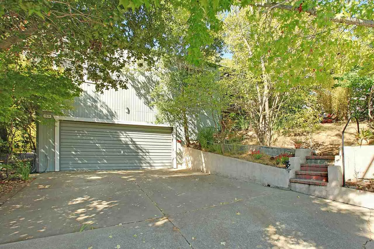 4636 James Ave photo 1