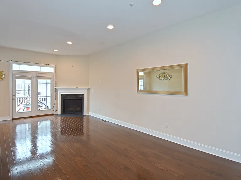 346 Osona Ln — Photo 8
