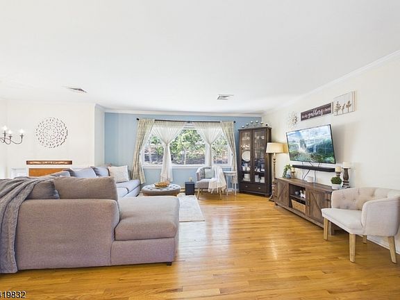 3rd image of 602 Green Pond Rd