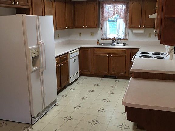 3rd image of 302 Clair Ln