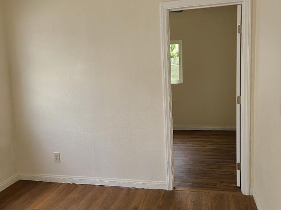 4th image of 4010 Princeton St #1/2