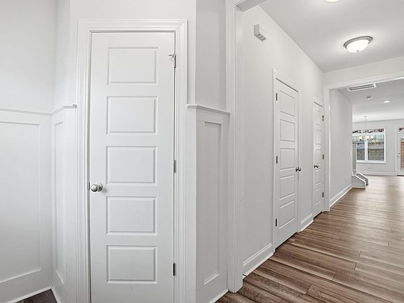 3rd image of 10 Camden Woods Trl