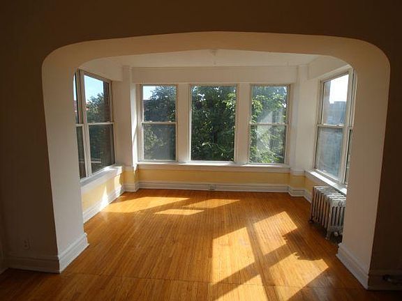 3rd image of 4418 N Wolcott Ave APT 2F
