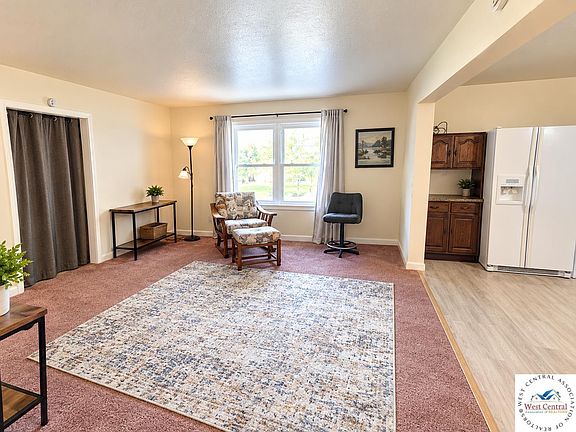 5th image of 610 W F St
