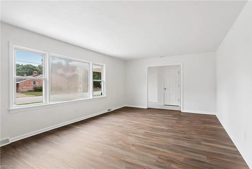 216 Watkins DR — Photo 4
