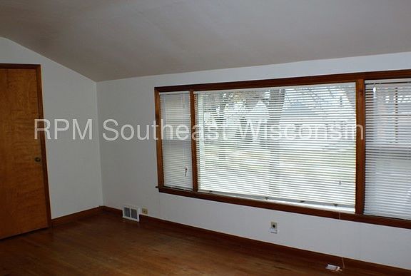 4th image of 3147 N Dousman St