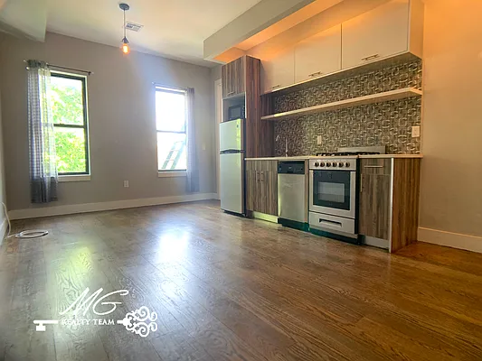 Rented by EXR | media 13