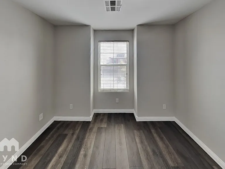 6686 Cloverstone Ct — Photo 14