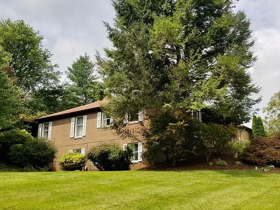 2nd image of 221 Greenfield Ave