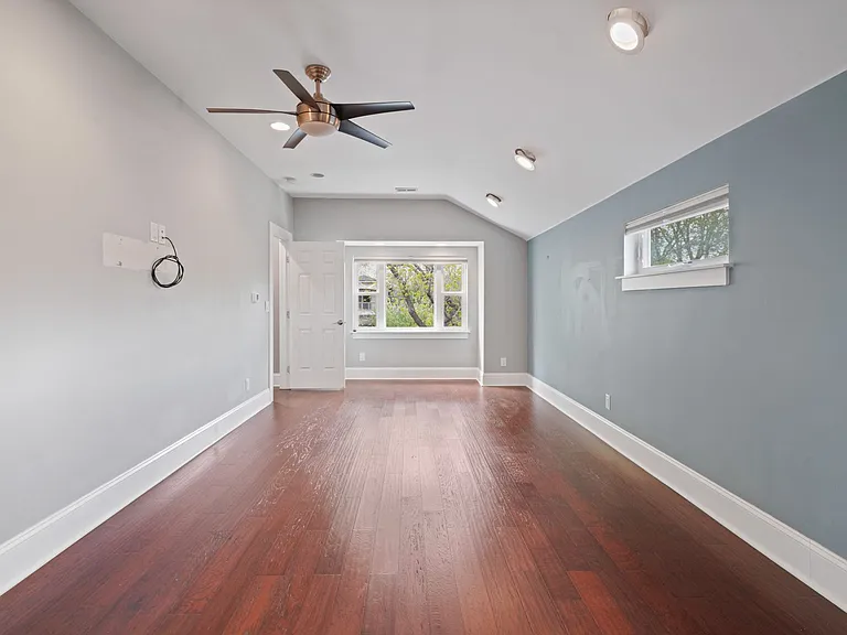 2370 Elm St — Photo 34