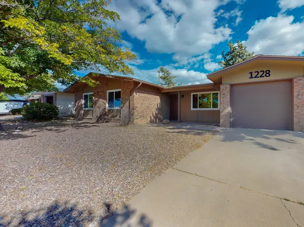 1228 Willys Knight Dr NE, Albuquerque, NM 87112