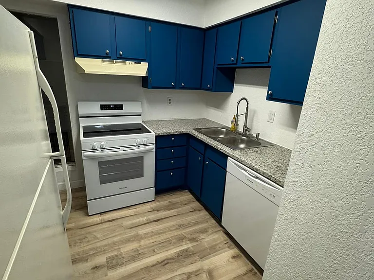 9350 Country Creek Dr #49 — Photo 1