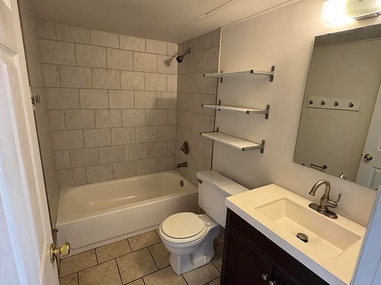 211 8th St N #1 — Photo 9
