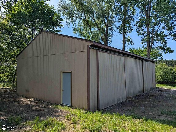 3rd image of 6283 Hart Lake Rd
