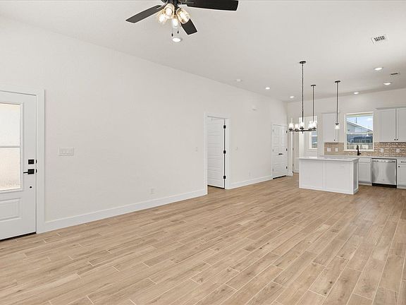 3rd image of 802 S Creek St Unit 101