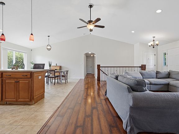 4th image of 25541 Scherer Ave
